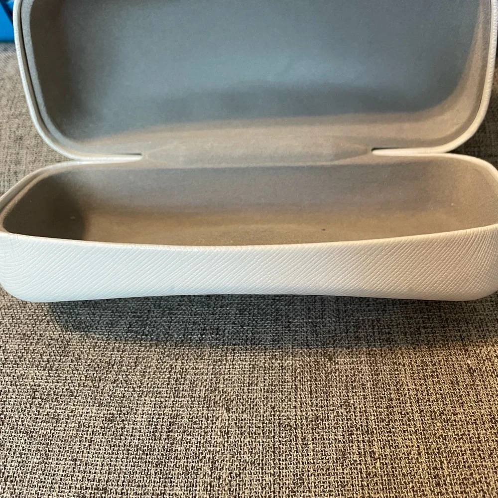 Michael Kors White Clamshell Felt Lined flip top Sunglasses Case ONLY NO GLASSES